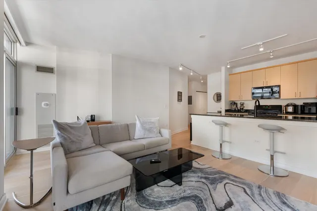 $470,000 | 330 West Grand Avenue, Unit 1107, Chicago, IL 60654