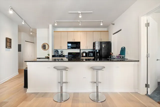 $470,000 | 330 West Grand Avenue, Unit 1107, Chicago, IL 60654