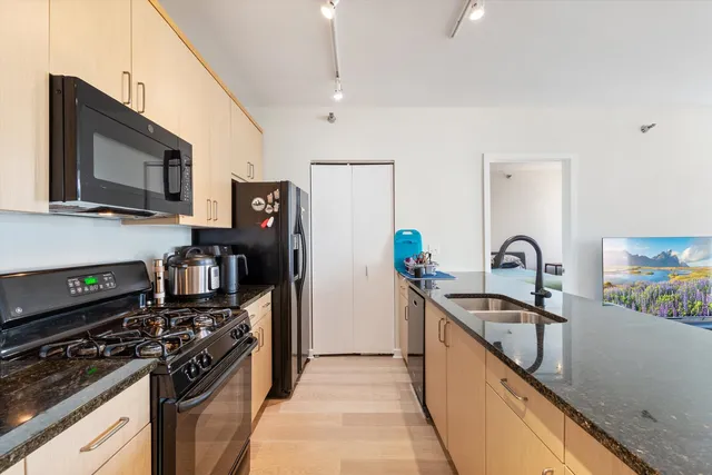 $470,000 | 330 West Grand Avenue, Unit 1107, Chicago, IL 60654