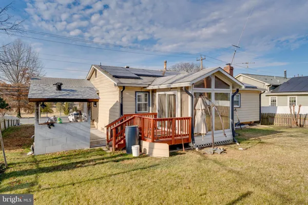 a view of a house with a yard and garage