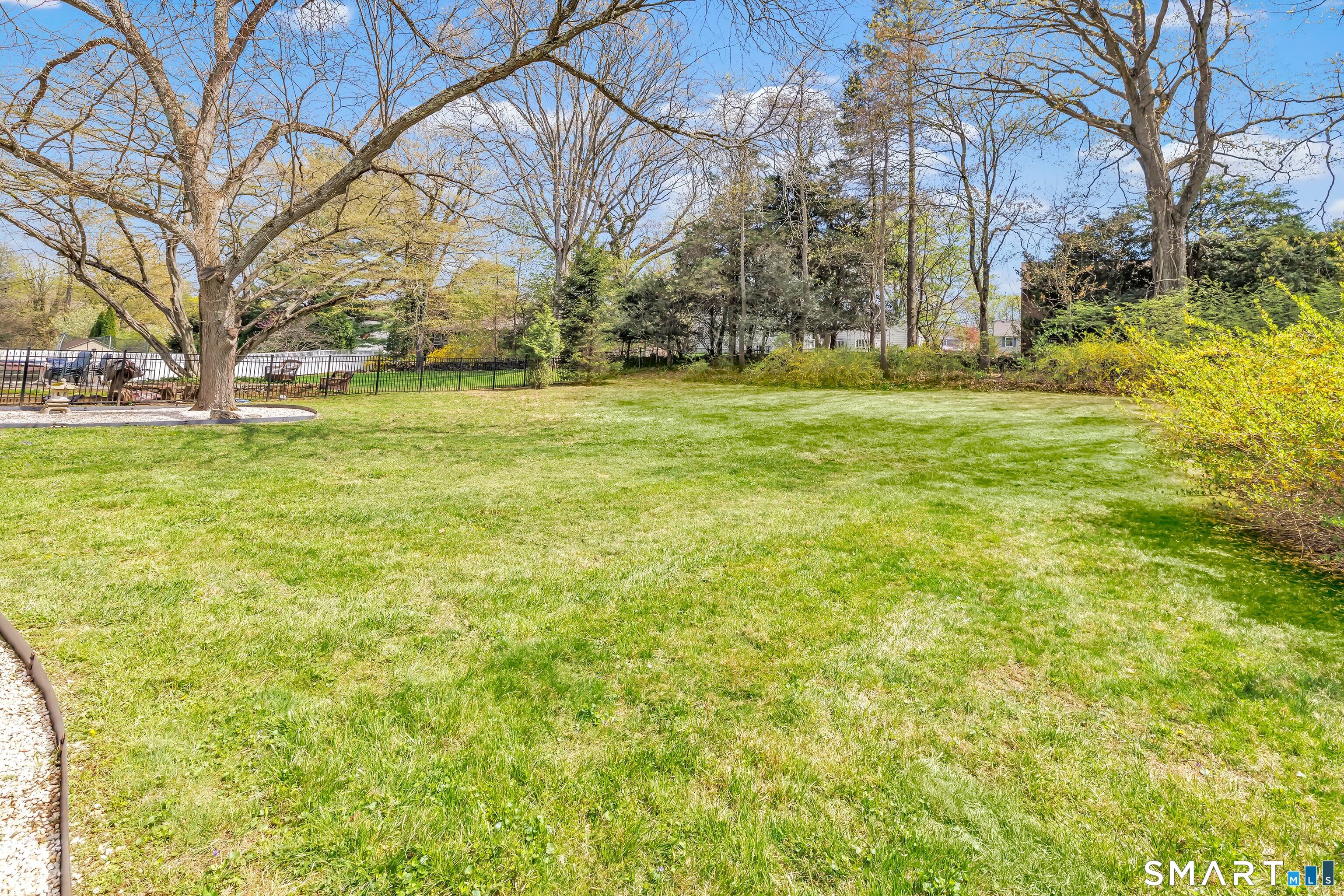 89 Random Road Fairfield, CT 06825 - Photo 34 of 40