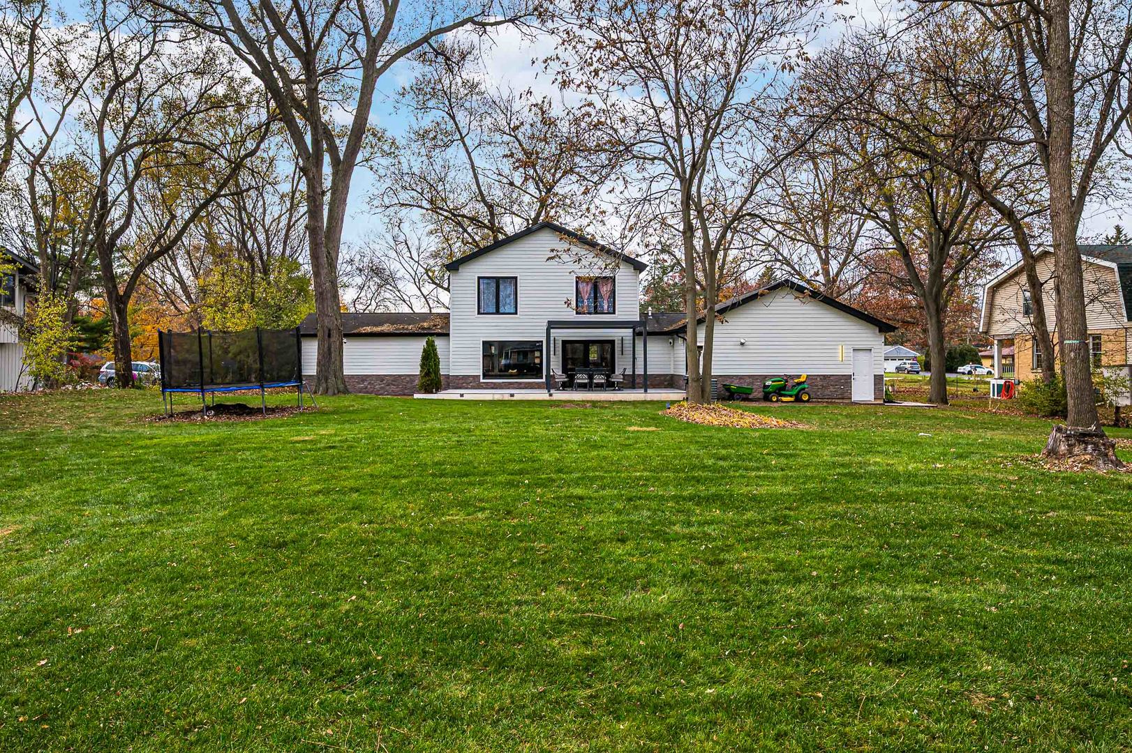 101 North Schoenbeck Road Prospect Heights, IL 60070 - Photo 26 of 30 a front view of house with yard and green space
