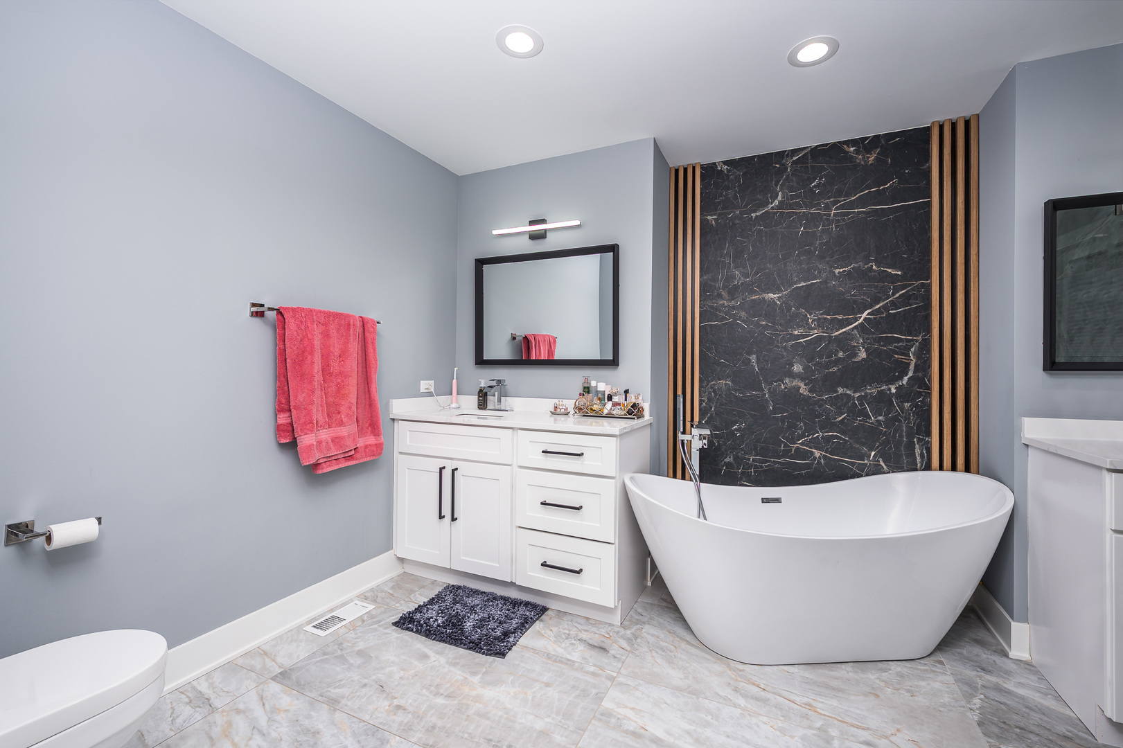 101 North Schoenbeck Road Prospect Heights, IL 60070 - Photo 10 of 30 a bathroom with a sink a bathtub and a toilet