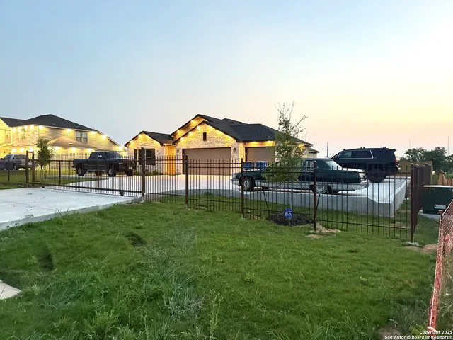 $458,500 | 20929 Pleasanton Road, San Antonio, TX 78264