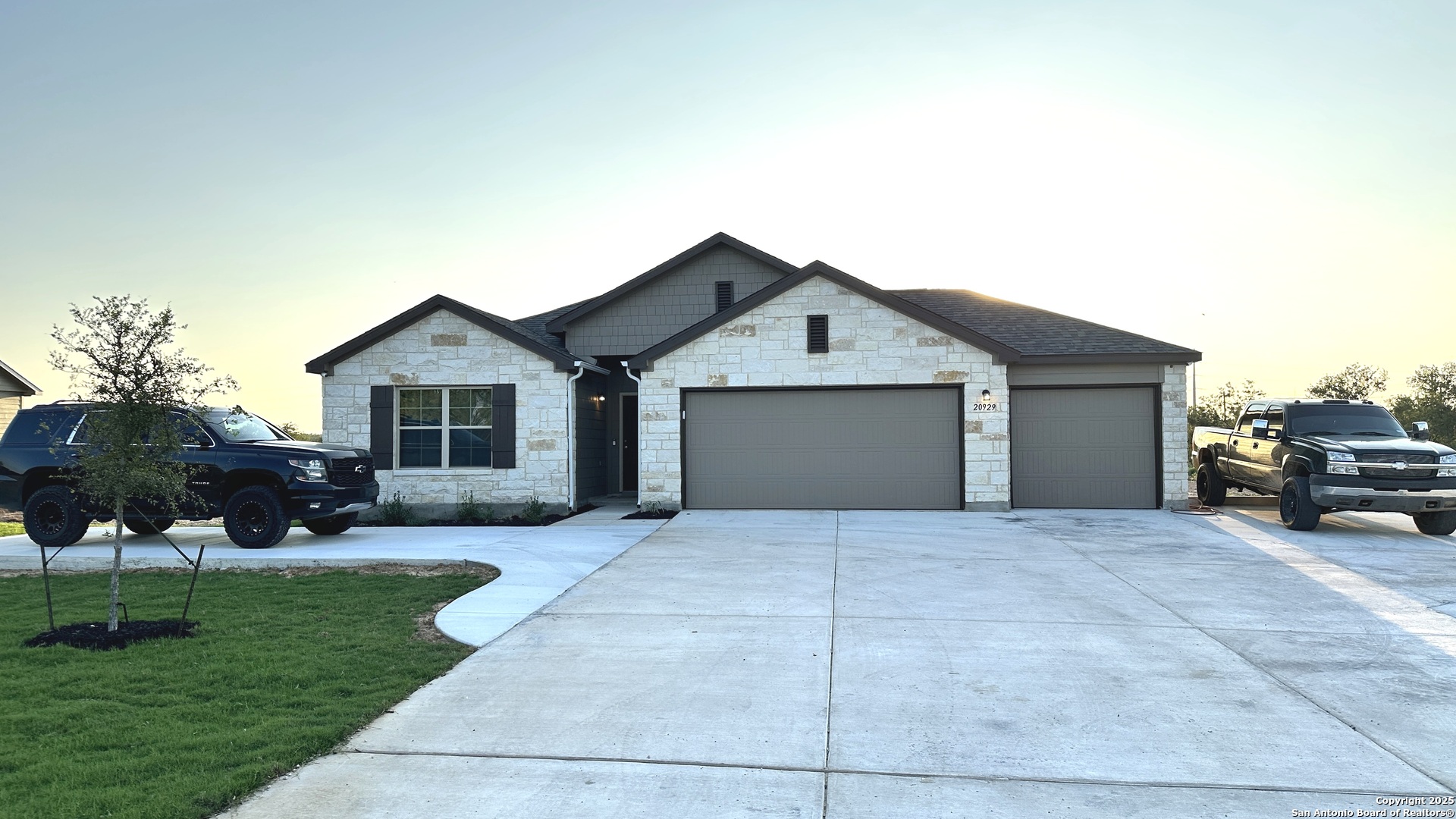 20929 Pleasanton Road San Antonio, TX 78264 - Photo 2 of 21