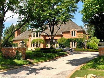 135 Lake Shore Road Grosse Pointe, MI 48236 - Photo 1 of 18 Property Photo