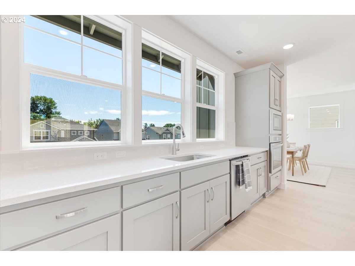 12259 Southwest Strobel Road Beaverton, OR 97007 - Photo 12 of 35 Gallery Image 12