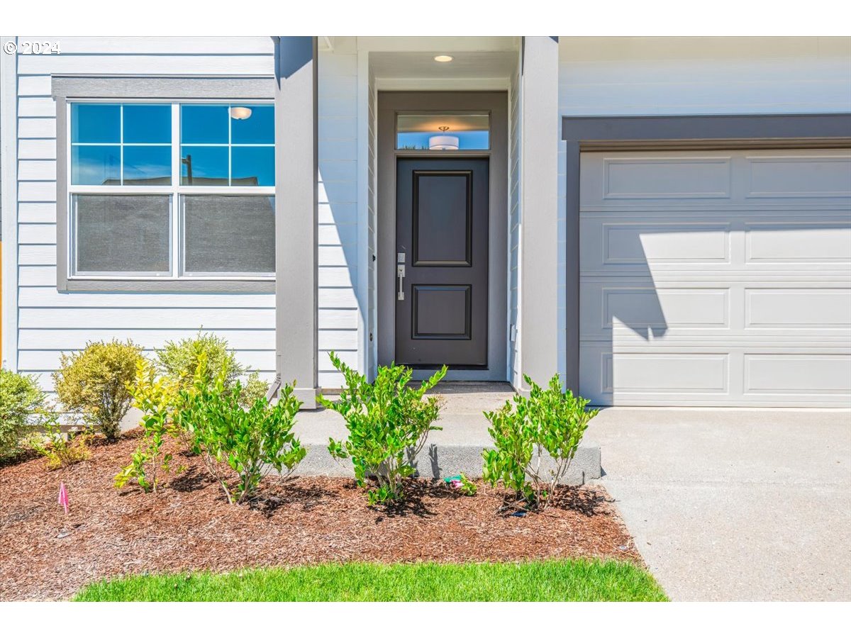 12259 Southwest Strobel Road Beaverton, OR 97007 - Photo 4 of 35 Gallery Image 4