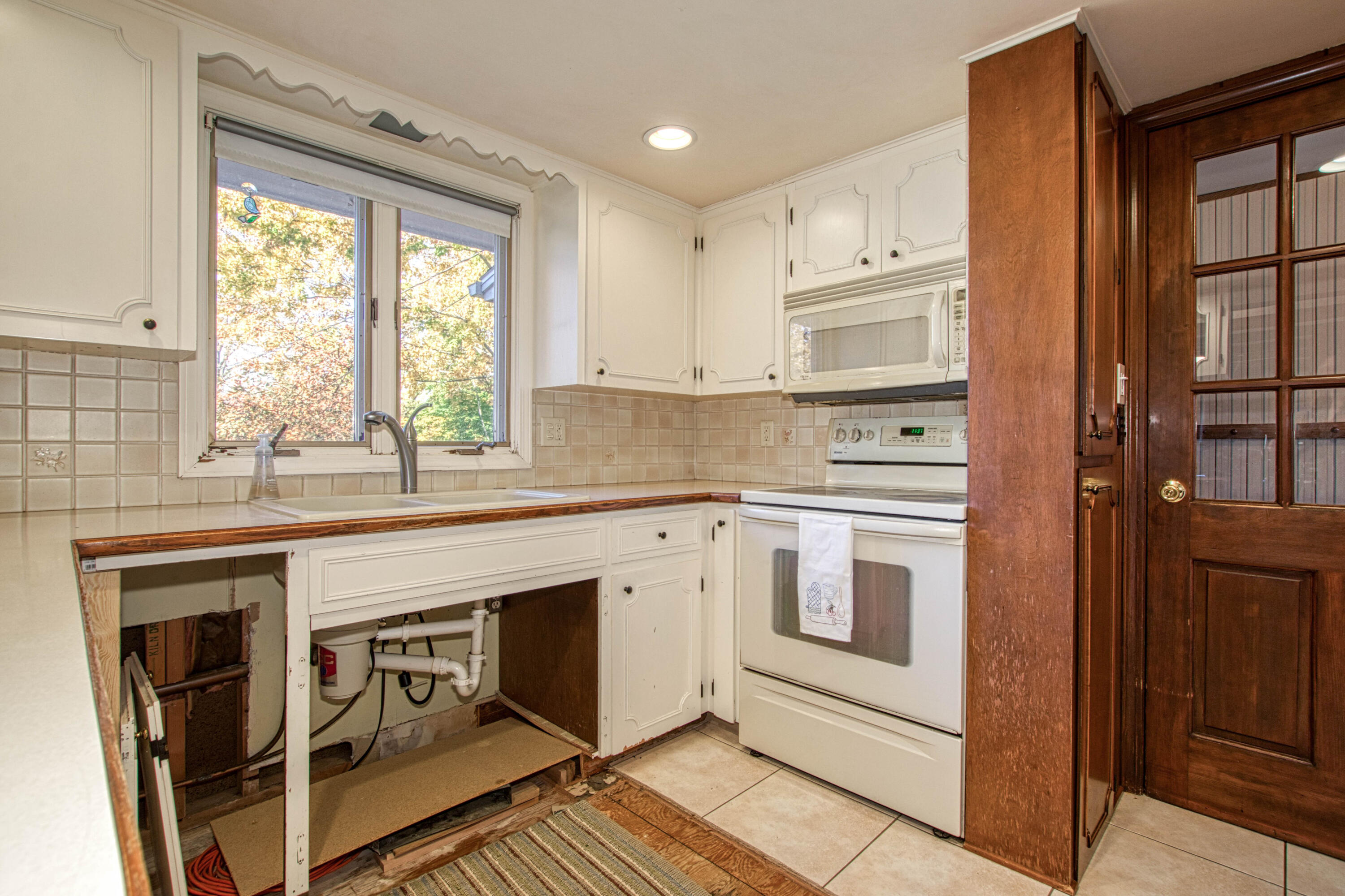 216 Country Club Road Holland, MI 49423 - Photo 11 of 43 Kitchen