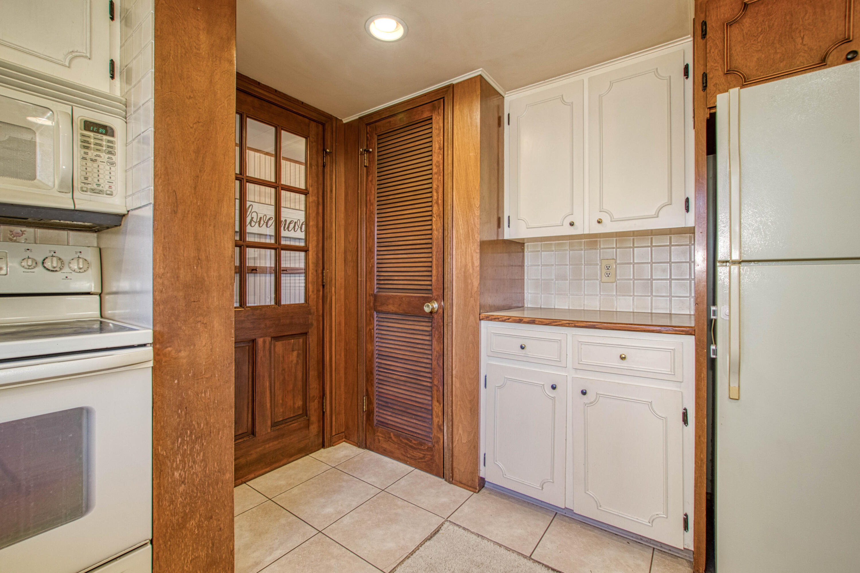 216 Country Club Road Holland, MI 49423 - Photo 14 of 43 Kitchen