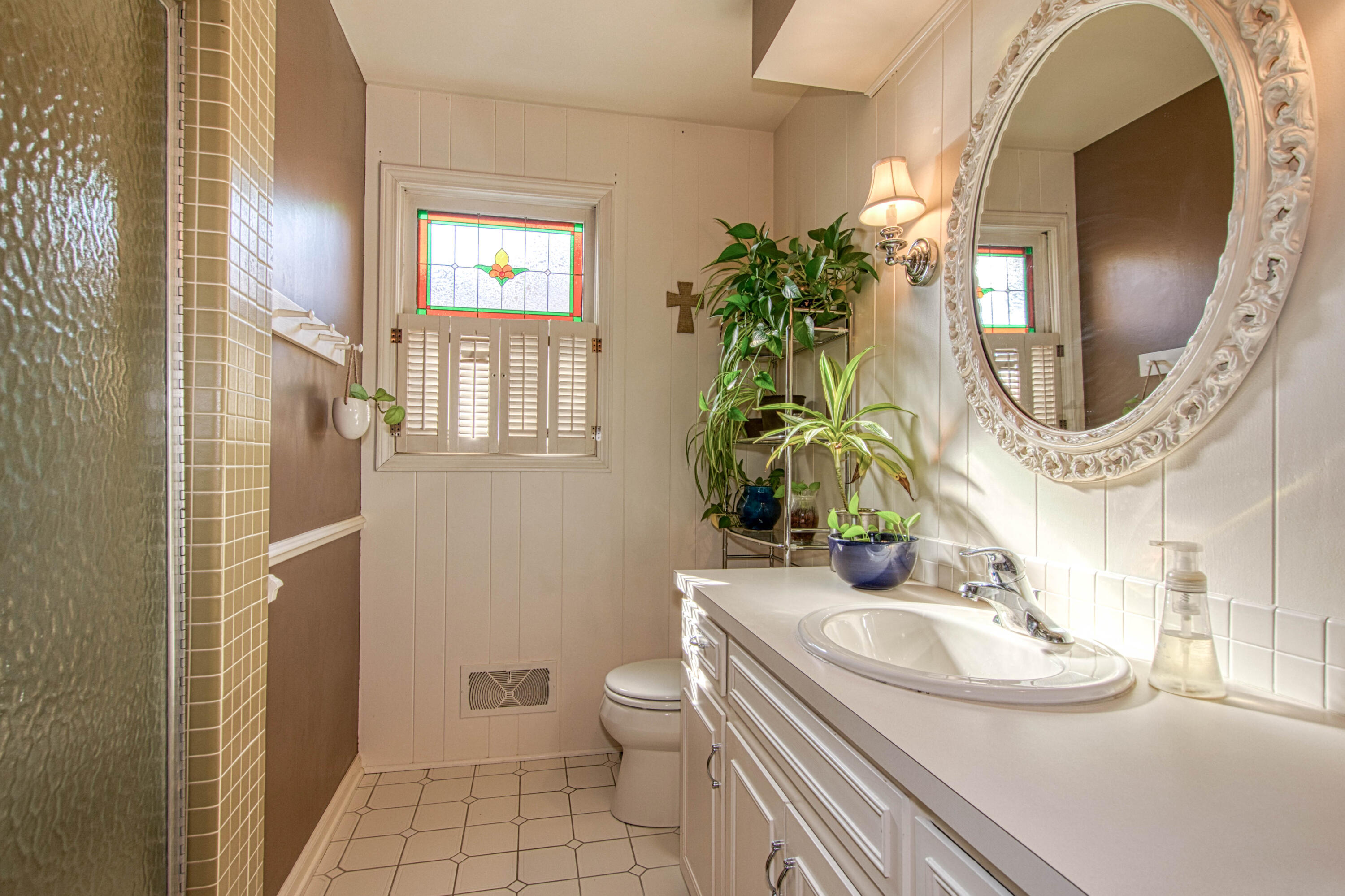 216 Country Club Road Holland, MI 49423 - Photo 19 of 43 Main Floor Full Bathroom