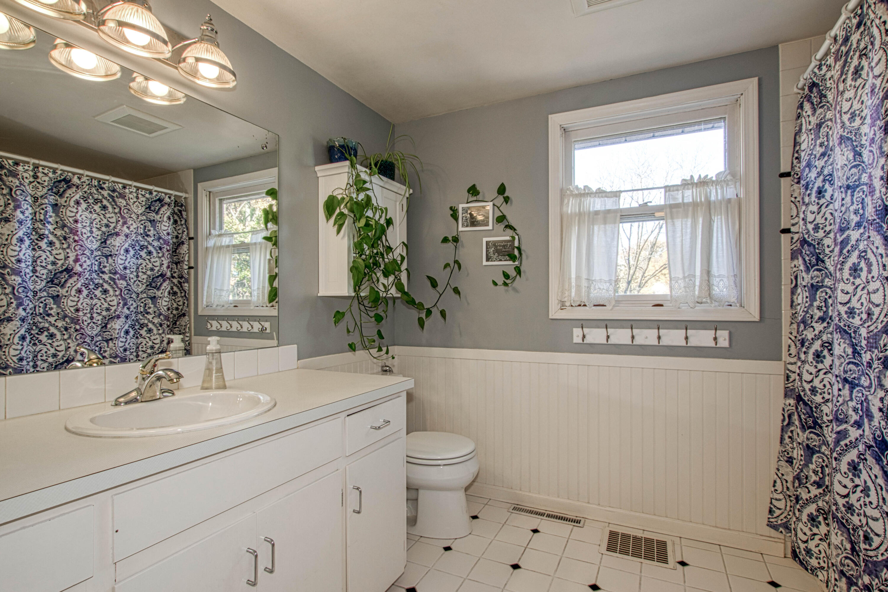 216 Country Club Road Holland, MI 49423 - Photo 27 of 43 Upper Level Full Bathroom