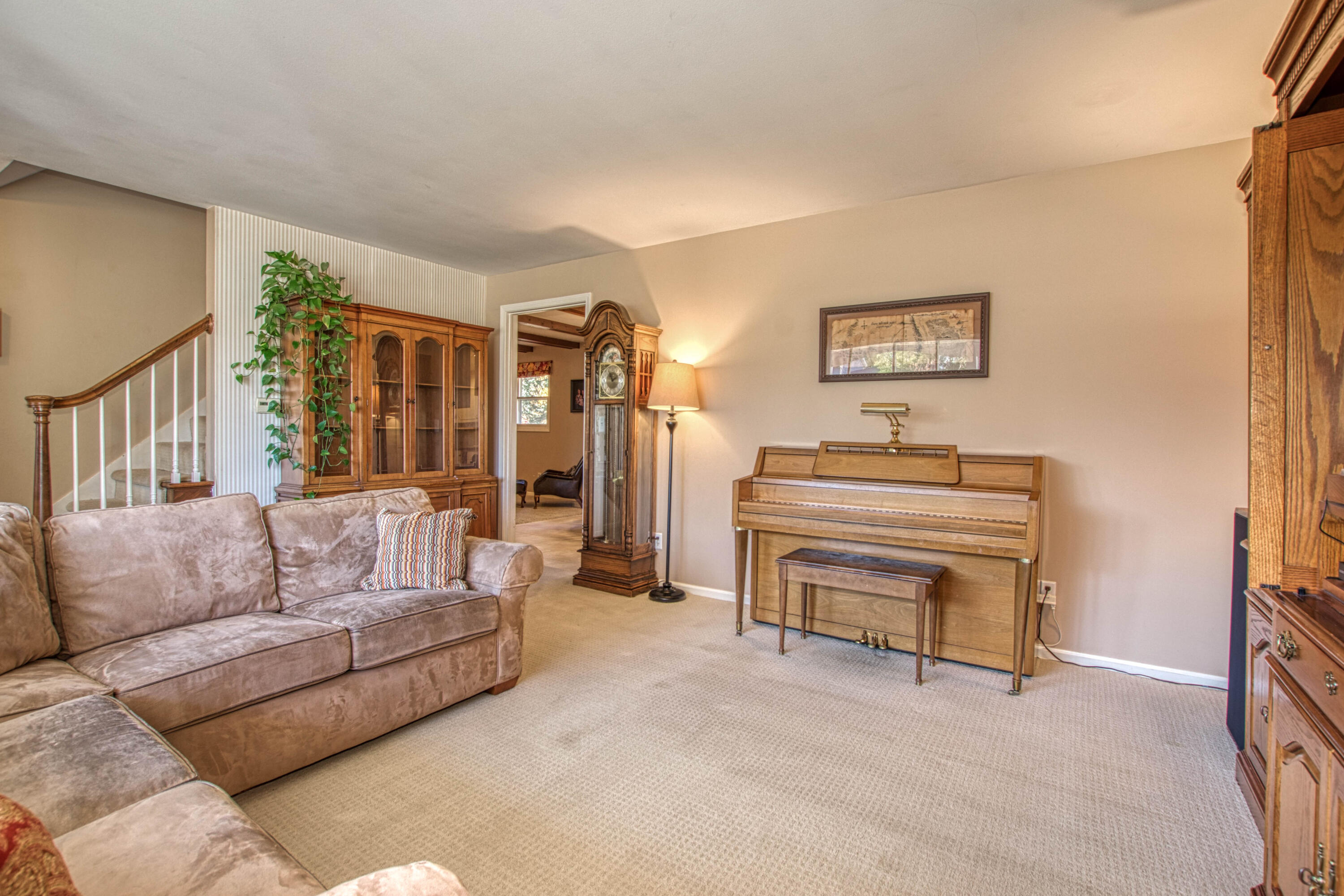 216 Country Club Road Holland, MI 49423 - Photo 7 of 43 Living Room