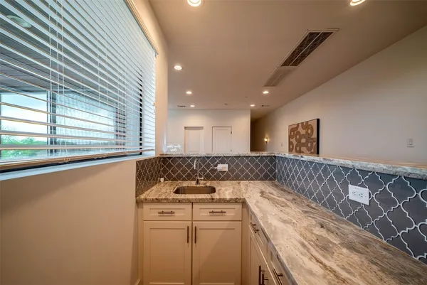 $6,000 | 3218 Crawford Street, Houston, TX 77004