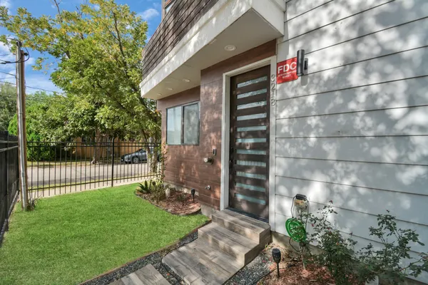 $6,000 | 3218 Crawford Street, Houston, TX 77004