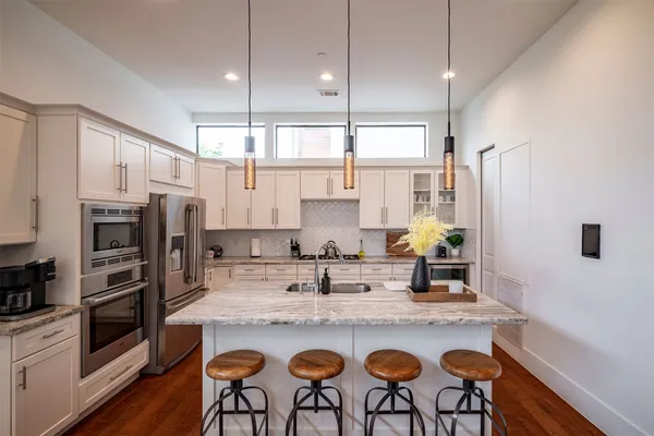 $6,000 | 3218 Crawford Street, Houston, TX 77004
