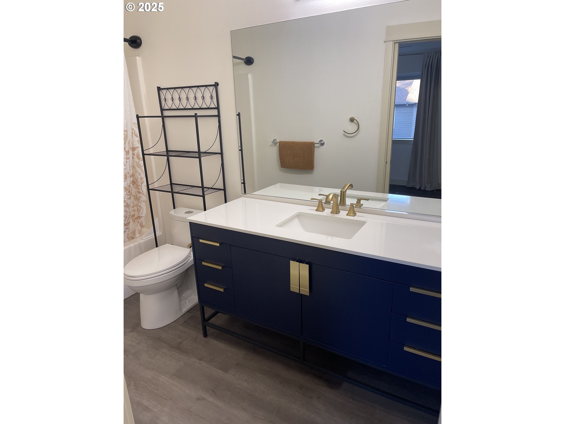 61257 Bronze Meadow Lane Bend, OR 97702 - Photo 15 of 16 a bathroom with a sink a toilet and mirror