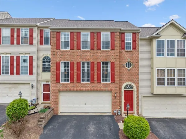 $260,000 | 204 Blue Grass Circle, Monroeville, PA 15146