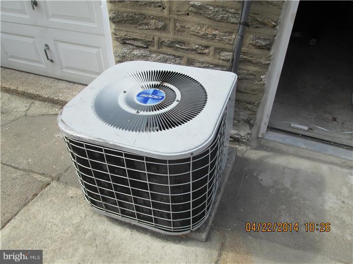 1237 Hellerman Street Philadelphia, PA 19111 - Photo 10 of 13