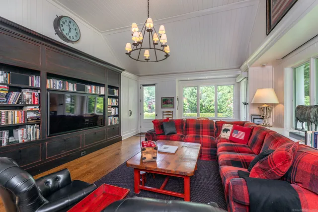 $3,995,000 | 8 Bayberry Hill, Roxbury, CT 06783