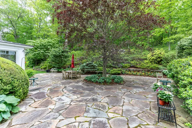 $3,995,000 | 8 Bayberry Hill, Roxbury, CT 06783