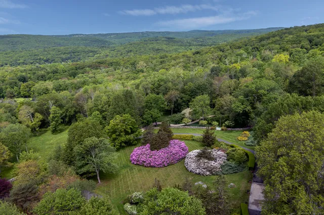 $3,995,000 | 8 Bayberry Hill, Roxbury, CT 06783