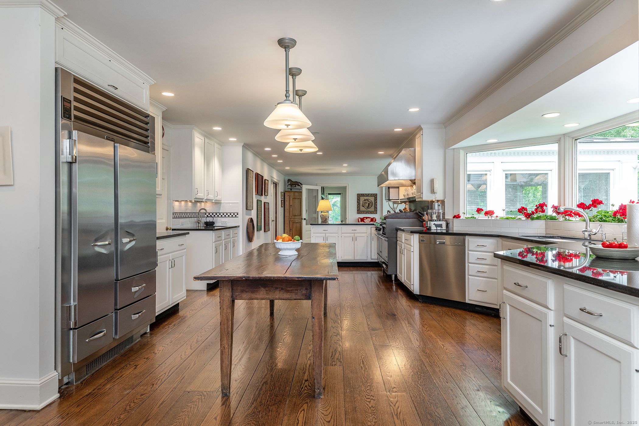 8 Bayberry Hill Roxbury, CT 06783 - Photo 5 of 35