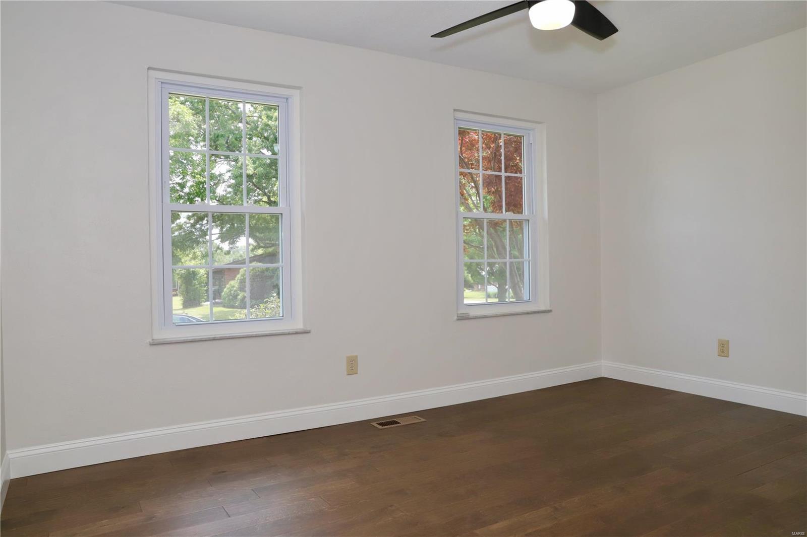 6841 Elmpoint Lane St. Louis, MO 63129 - Photo 20 of 39