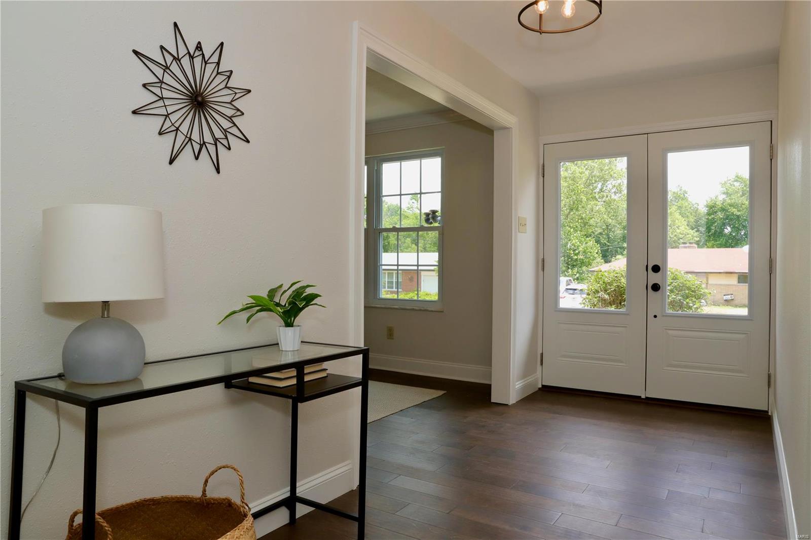 6841 Elmpoint Lane St. Louis, MO 63129 - Photo 4 of 39