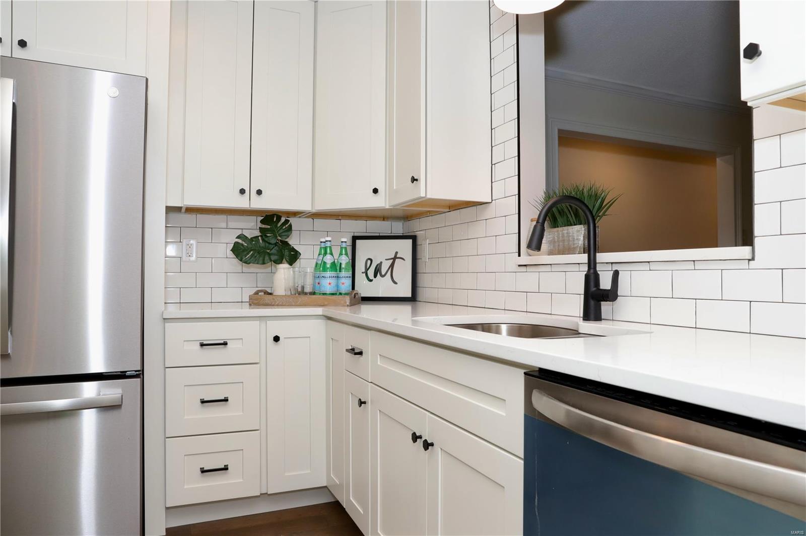 6841 Elmpoint Lane St. Louis, MO 63129 - Photo 9 of 39