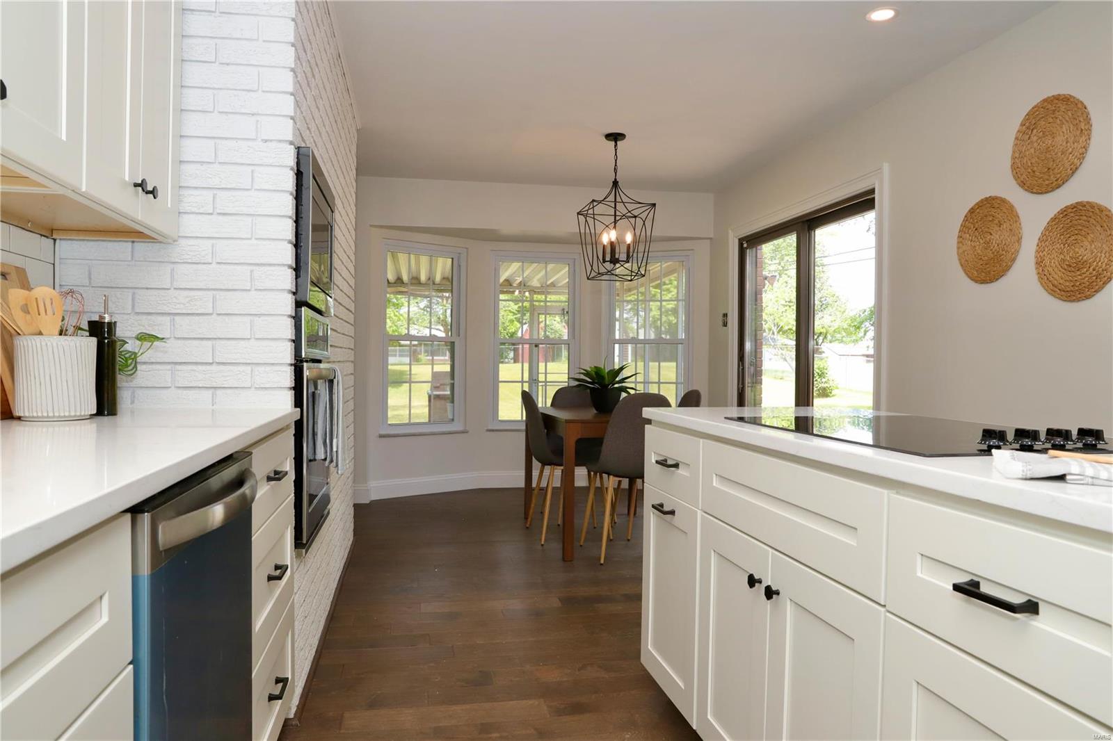 6841 Elmpoint Lane St. Louis, MO 63129 - Photo 10 of 39