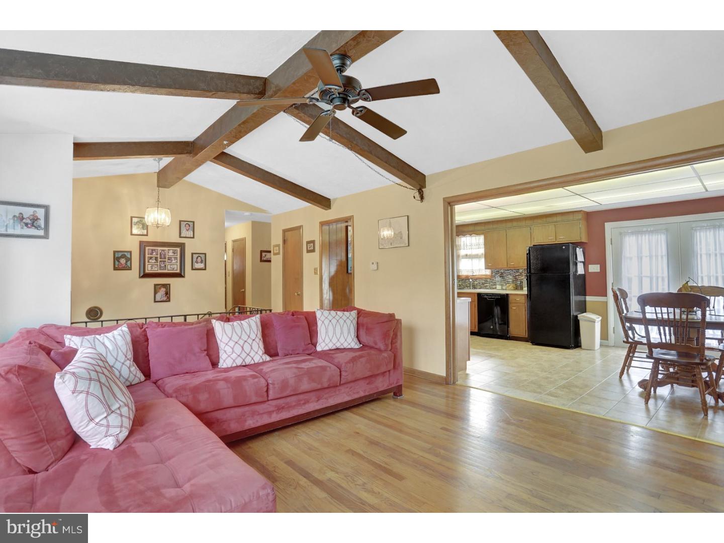 315 Hamaker Road Manheim, PA 17545 - Photo 5 of 25 Living Room