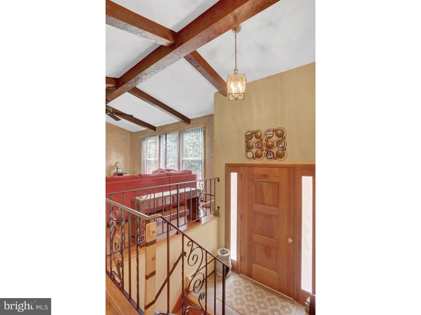 315 Hamaker Road Manheim, PA 17545 - Photo 6 of 25 Foyer