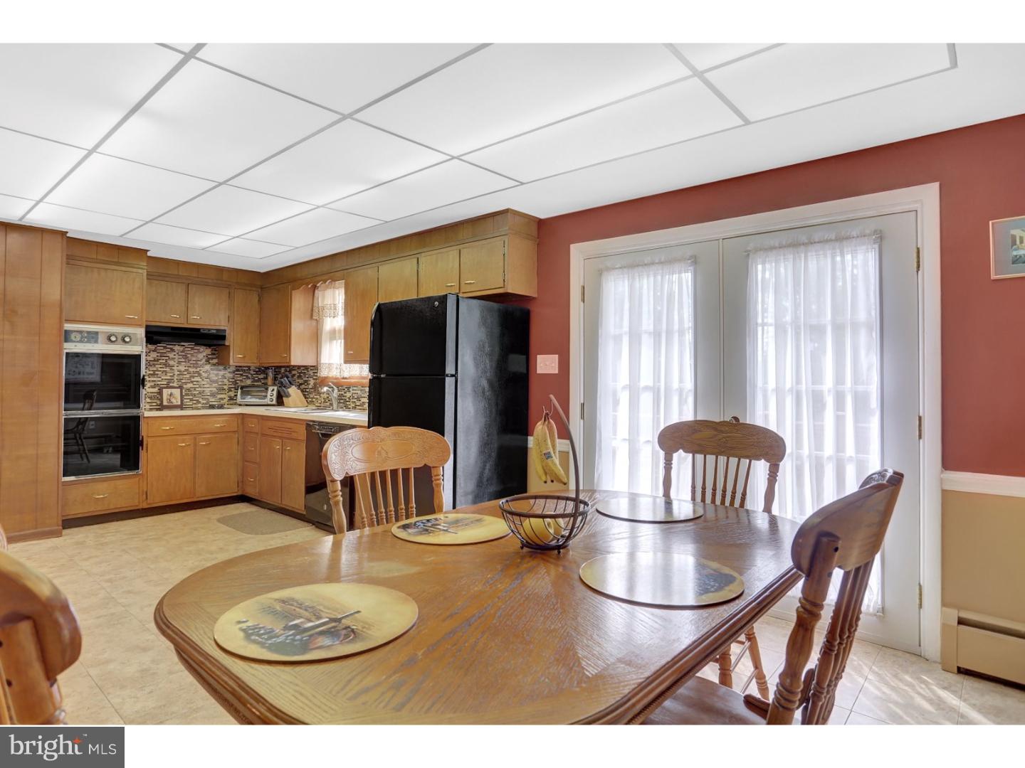 315 Hamaker Road Manheim, PA 17545 - Photo 8 of 25 Kitchen