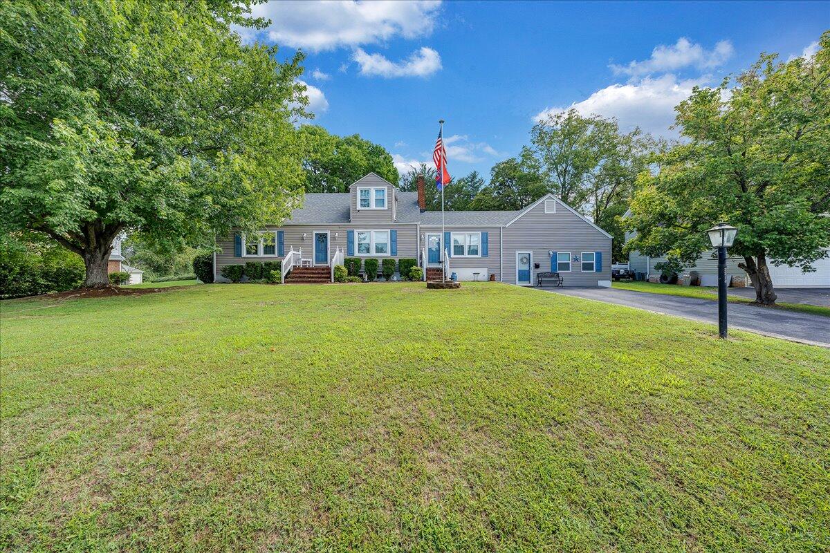 3214 Oakdale Road Southwest Roanoke, VA 24018 - Photo 1 of 27 01.Front