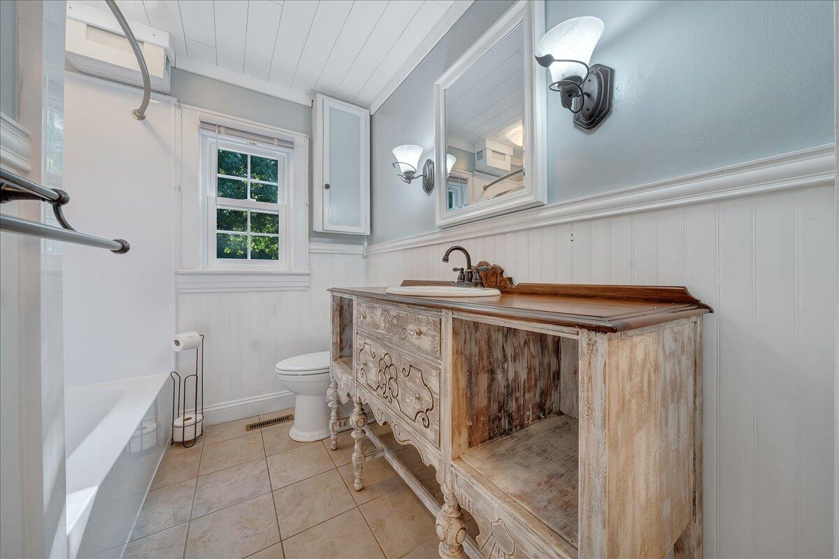 3214 Oakdale Road Southwest Roanoke, VA 24018 - Photo 17 of 27 17.Bath