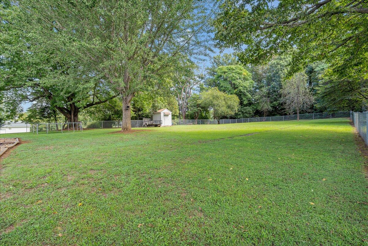 3214 Oakdale Road Southwest Roanoke, VA 24018 - Photo 4 of 27 04.Backyard