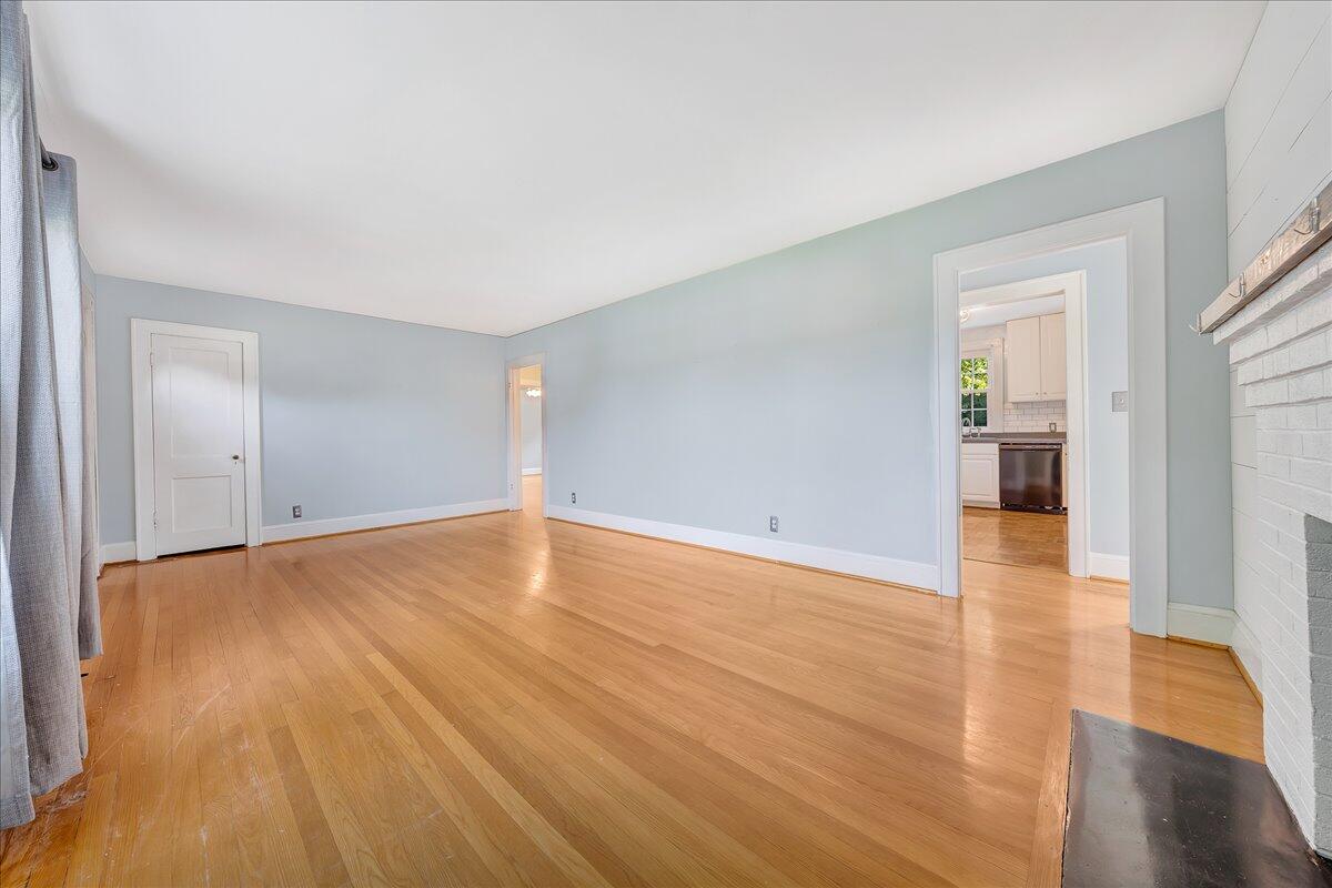 3214 Oakdale Road Southwest Roanoke, VA 24018 - Photo 7 of 27 07.Living Room
