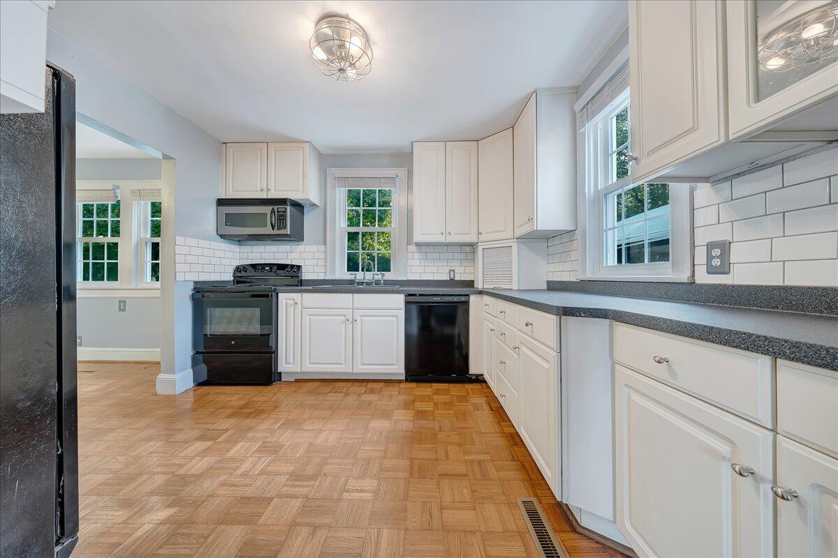3214 Oakdale Road Southwest Roanoke, VA 24018 - Photo 9 of 27 09.Kitchen