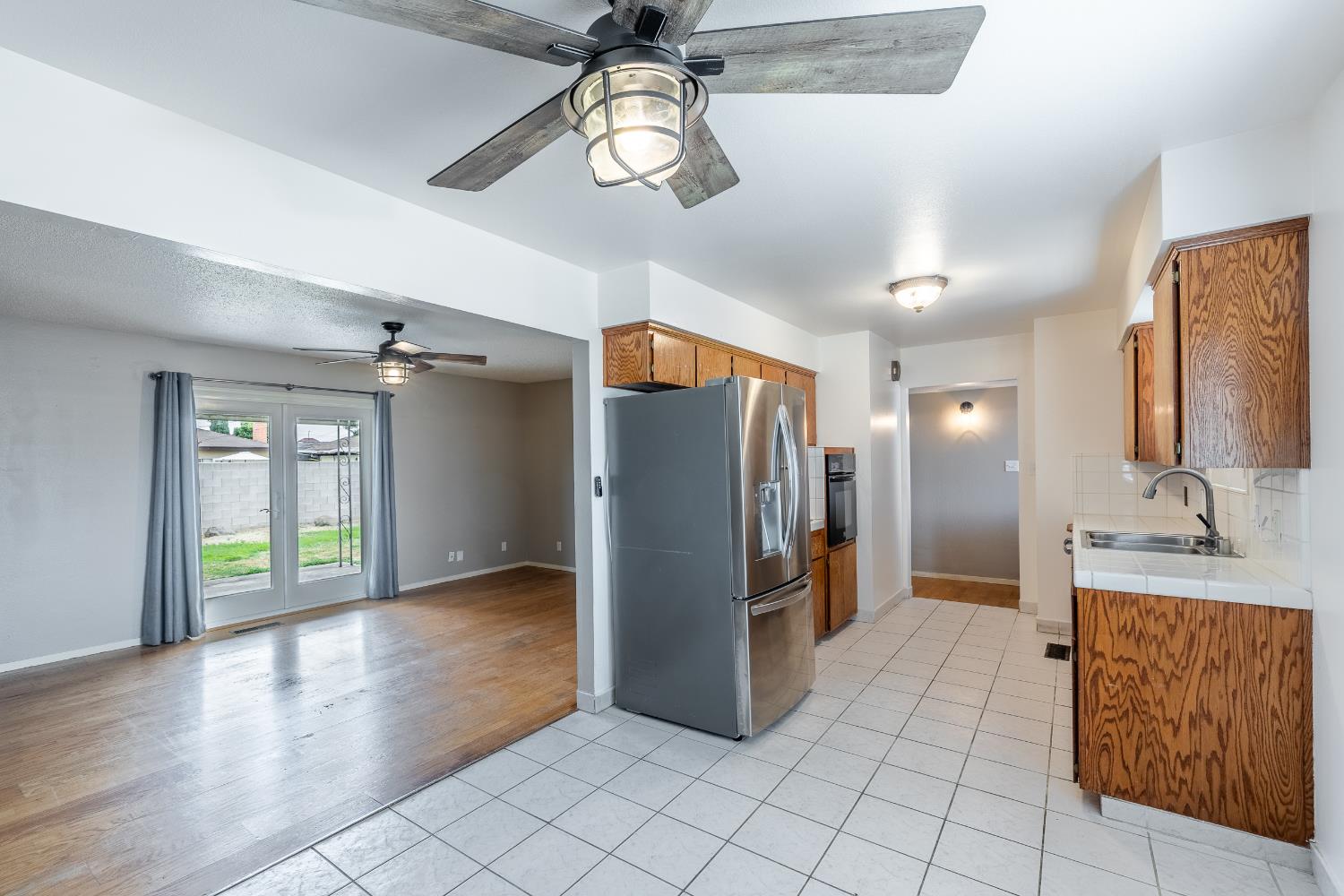 61 West Rall Avenue Clovis, CA 93612 - Photo 8 of 24