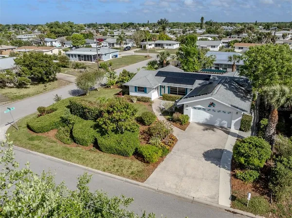 $395,000 | 1261 Lakeside Drive, Venice, FL 34293