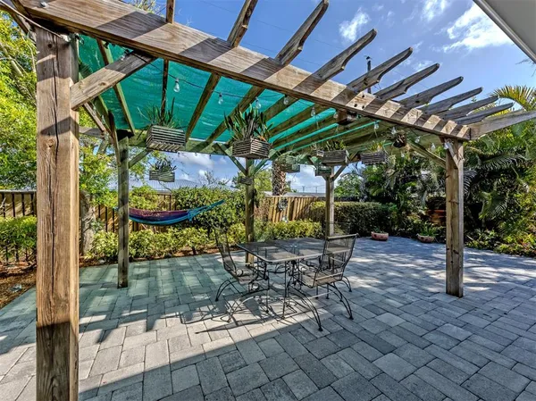 $395,000 | 1261 Lakeside Drive, Venice, FL 34293