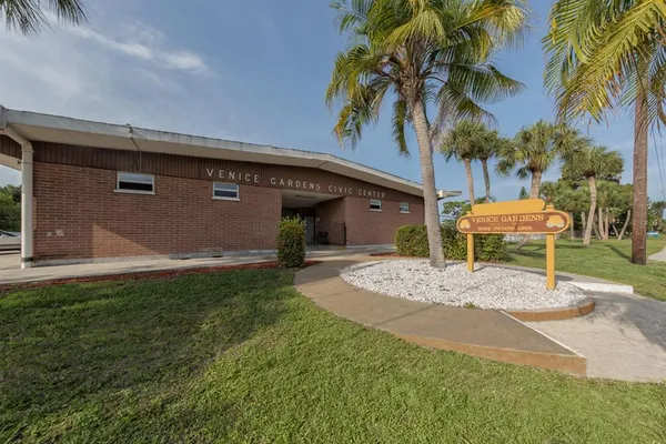 $395,000 | 1261 Lakeside Drive, Venice, FL 34293