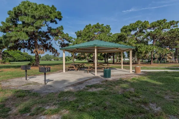 $395,000 | 1261 Lakeside Drive, Venice, FL 34293