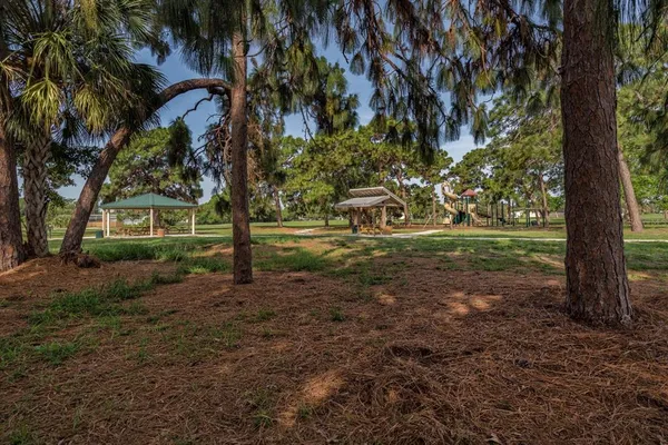 $395,000 | 1261 Lakeside Drive, Venice, FL 34293