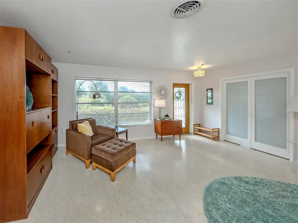 $395,000 | 1261 Lakeside Drive, Venice, FL 34293