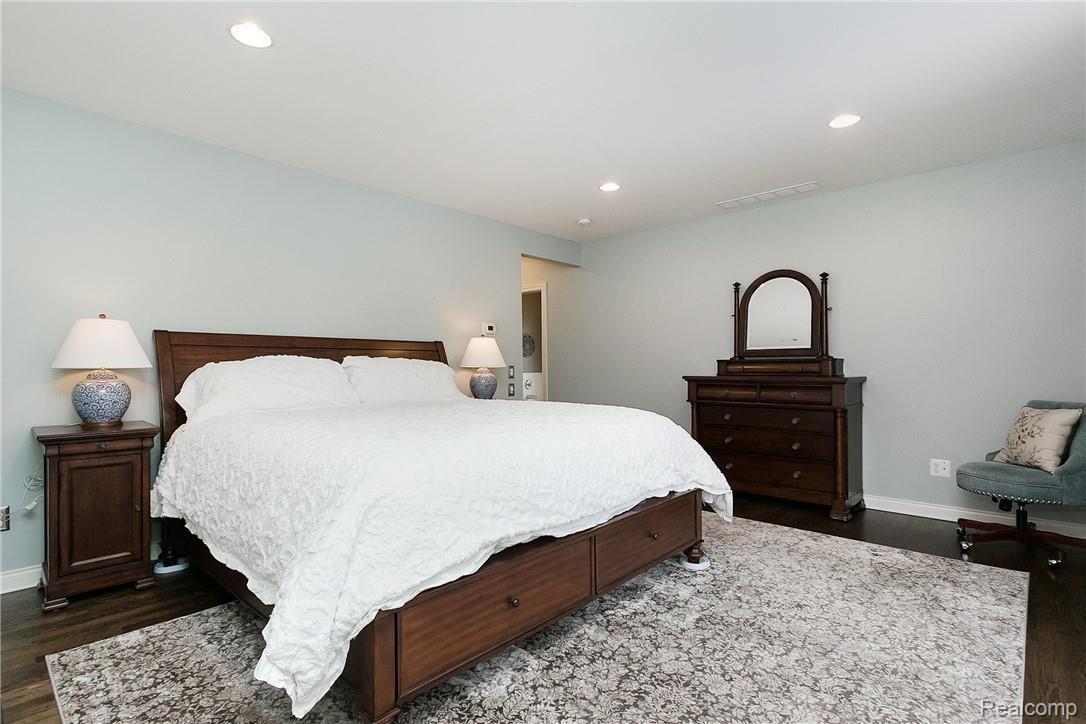 184 Moran Road Grosse Pointe, MI 48236 - Photo 18 of 40 Master Bedroom