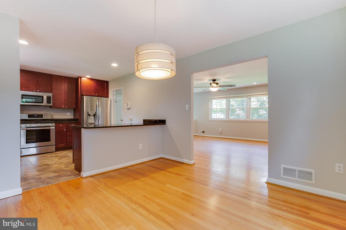 Breakfast Bar and dining room
