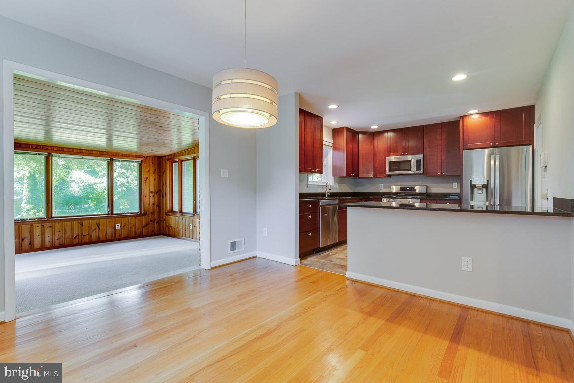 1007 Collingwood Road Alexandria, VA 22308 - Photo 8 of 26 Sunroom right off kitchen/dining room