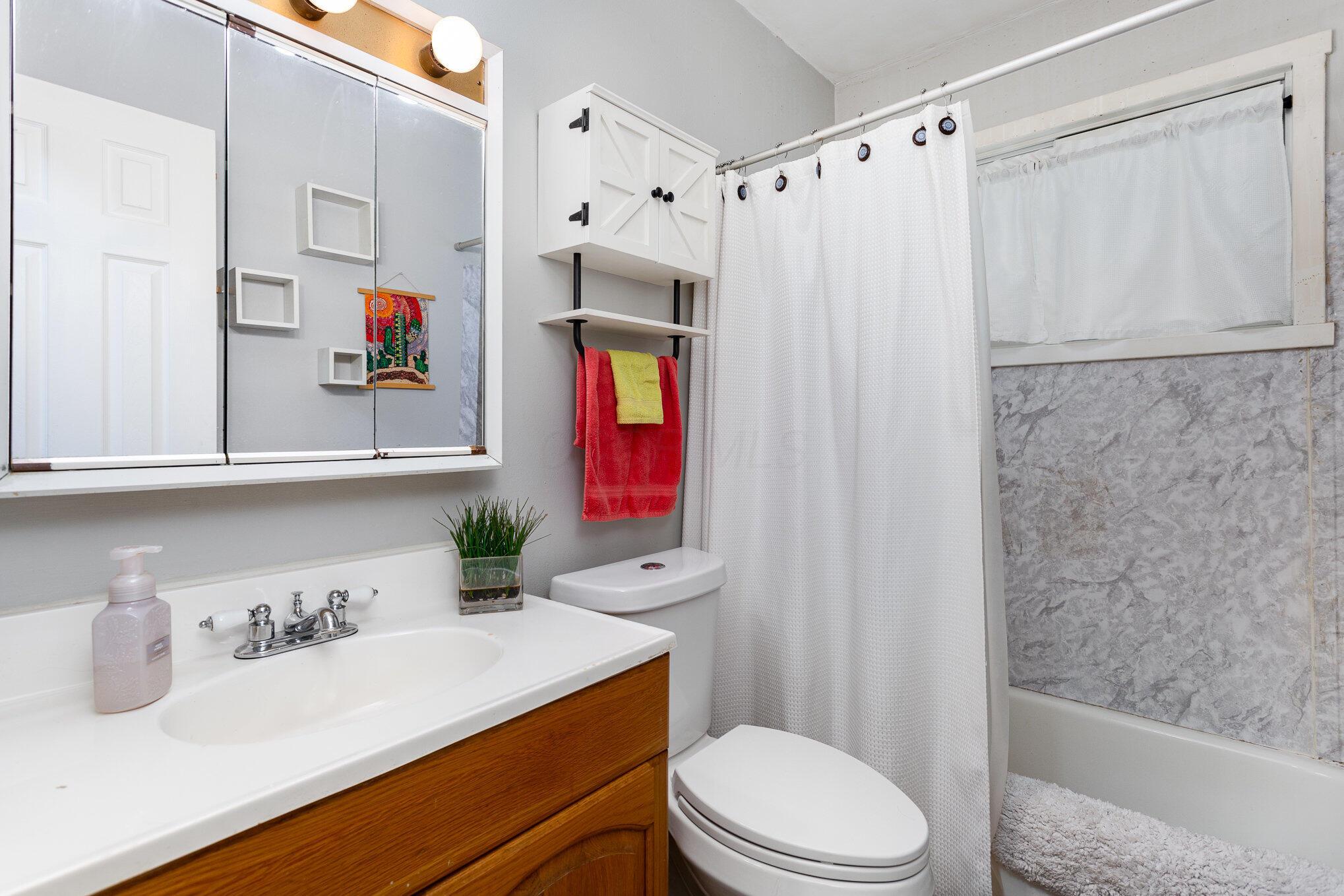 3611 Gerbert Road Columbus, OH 43224 - Photo 14 of 21 Bathroom